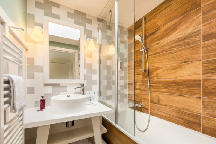 Buitenhof Reizen - Disneyland - begeleide vakanties voor mensen met een beperking - Center Parcs Village Nature Paris badkamer