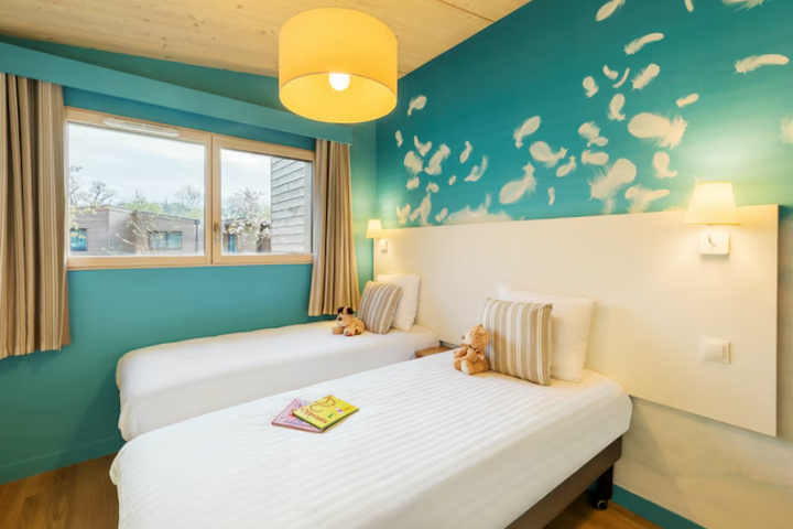 Buitenhof Reizen - Disneyland - begeleide vakanties voor mensen met een beperking - Center Parcs Village Nature Paris slaapkamer Buitenhof Reizen - Disneyland - begeleide vakanties voor mensen met een beperking - Center Parcs Village Nature Paris slaapkamer