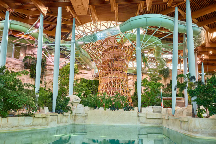 Buitenhof Reizen - Disneyland - begeleide vakanties voor mensen met een beperking - Center Parcs Village Nature Paris zwembad Buitenhof Reizen - Disneyland - begeleide vakanties voor mensen met een beperking - Center Parcs Village Nature Paris zwembad