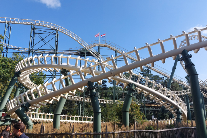 Buitenhof Reizen - Efteling Bosrijk - begeleide vakanties voor mensen met een verstandelijke beperking - Efteling Python attractie