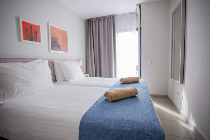 Buitenhof Reizen - Gran Canaria - begeleide groepsreizen met een verstandelijke beperking - Caybeach meloneras kamer Buitenhof Reizen - Gran Canaria - begeleide groepsreizen met een verstandelijke beperking - Caybeach meloneras kamer