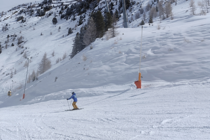Buitenhof Reizen - Begeleide groepsreizen voor mensen met een verstandelijke beperking - Wintersport Dachstein - skiër op piste Buitenhof Reizen - Begeleide groepsreizen voor mensen met een verstandelijke beperking - Wintersport Dachstein - skiër op piste