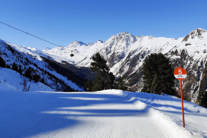 Buitenhof Reizen - Begeleide groepsreizen voor mensen met een verstandelijke beperking - Wintersport Dachstein - rode piste Buitenhof Reizen - Begeleide groepsreizen voor mensen met een verstandelijke beperking - Wintersport Dachstein - rode piste
