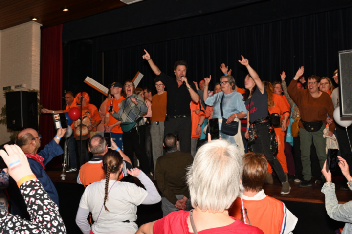 Buitenhof Reizen - Begeleide groepsreizen voor mensen met een verstandelijke beperking - Het Gouden Buitenhof Feest - zanger hans Buitenhof Reizen - Begeleide groepsreizen voor mensen met een verstandelijke beperking - Het Gouden Buitenhof Feest - zanger hans