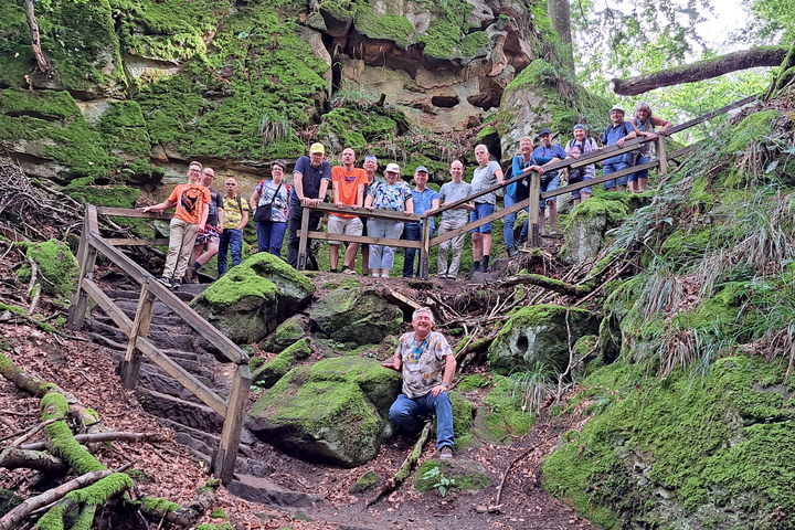 Buitenhof Reizen voor mensen met een verstandelijke beperking - Ondernemend - Middeleeuws Vianden - Reizigers op een berg Buitenhof Reizen voor mensen met een verstandelijke beperking - Ondernemend - Middeleeuws Vianden - Reizigers op een berg