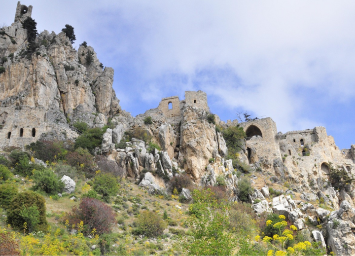 Buitenhof Reizen voor mensen met een verstandelijke beperking - Avontuurlijk - Wandelvakantie Cyprus - rotsen in het noorden van Cyprus Buitenhof Reizen voor mensen met een verstandelijke beperking - Avontuurlijk - Wandelvakantie Cyprus - rotsen in het noorden van Cyprus