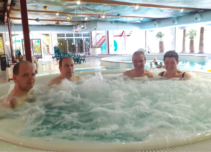 Buitenhof Reizen voor mensen met een verstandelijke beperking - Rustig Aan - Dieren in Emmen - Reizigers in bubbelbad Buitenhof Reizen voor mensen met een verstandelijke beperking - Rustig Aan - Dieren in Emmen - Reizigers in bubbelbad
