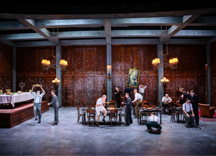 Buitenhof Reizen voor mensen met een verstandelijke beperking - Rustig Aan - Soldaat van Oranje - Scene uit musical Soldaat van Oranje Buitenhof Reizen voor mensen met een verstandelijke beperking - Rustig Aan - Soldaat van Oranje - Scene uit musical Soldaat van Oranje