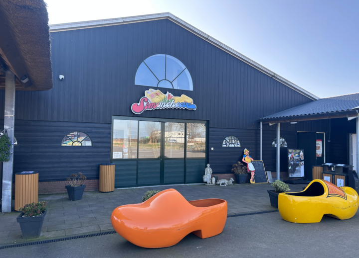 Buitenhof Reizen voor mensen met een verstandelijke beperking - Rustig Aan - Volendam - Voorkant Simonehoeve Buitenhof Reizen voor mensen met een verstandelijke beperking - Rustig Aan - Volendam - Voorkant Simonehoeve