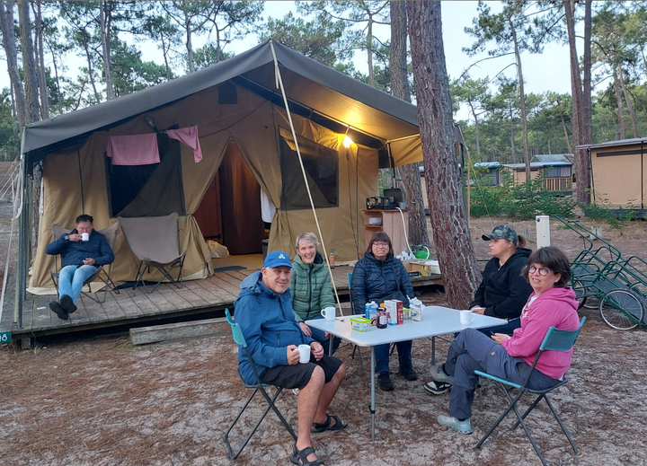 Buitenhof Reizen voor mensen met een verstandelijke beperking - Ondernemend - Actieve vakantie aan de Atlantische kust - Reizigers voor de glamping tent Buitenhof Reizen voor mensen met een verstandelijke beperking - Ondernemend - Actieve vakantie aan de Atlantische kust - Reizigers voor de glamping tent