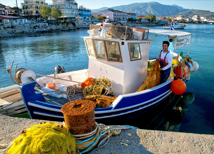 Buitenhof Reizen voor mensen met een verstandelijke beperking - Ondernemend - Sprookjeseiland Samos - vissersbboot Buitenhof Reizen voor mensen met een verstandelijke beperking - Ondernemend - Sprookjeseiland Samos - vissersbboot