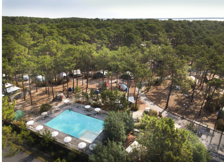 Buitenhof Reizen voor mensen met een verstandelijke beperking - Huttopia Lac de Carcans - zwembad Buitenhof Reizen voor mensen met een verstandelijke beperking - Huttopia Lac de Carcans - zwembad