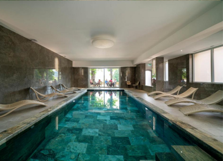 Buitenhof Reizen voor mensen met een verstandelijke beperking - hotel Munsch - zwembad Buitenhof Reizen voor mensen met een verstandelijke beperking - hotel Munsch - zwembad