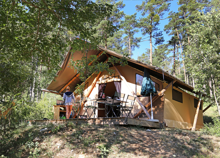 Buitenhof Reizen voor mensen met een verstandelijke beperking - Huttopia Gorges du Verdon - glamping tent Buitenhof Reizen voor mensen met een verstandelijke beperking - Huttopia Gorges du Verdon - glamping tent