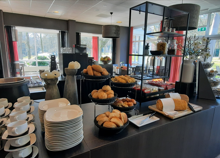 Buitenhof Reizen voor mensen met een verstandelijke beperking - Parc Spelderholt - ontbijtbuffet Buitenhof Reizen voor mensen met een verstandelijke beperking - Parc Spelderholt - ontbijtbuffet