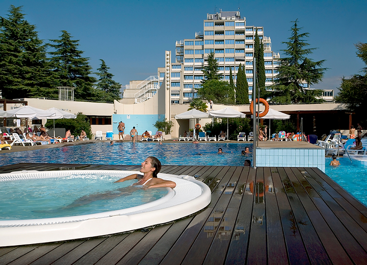 Buitenhof Reizen voor mensen met een verstandelijke beperking - Crystal Sunny Hotel - zwembad Buitenhof Reizen voor mensen met een verstandelijke beperking - Crystal Sunny Hotel - zwembad