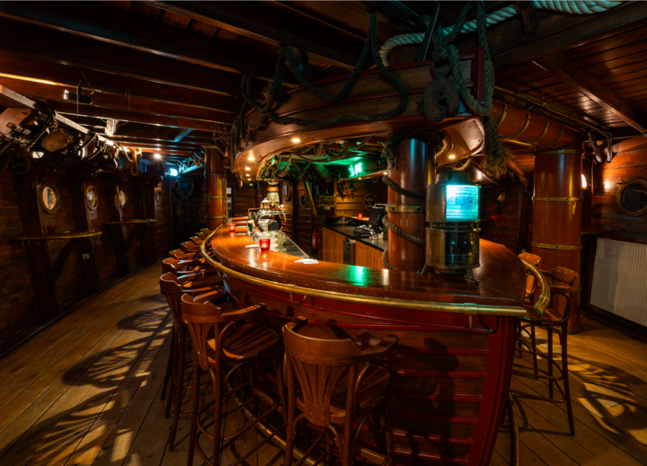 Buitenhof Reizen voor mensen met een verstandelijke beperking - de Bonte Wever - Pooltafel Buitenhof Reizen voor mensen met een verstandelijke beperking - de Bonte Wever - Pooltafel