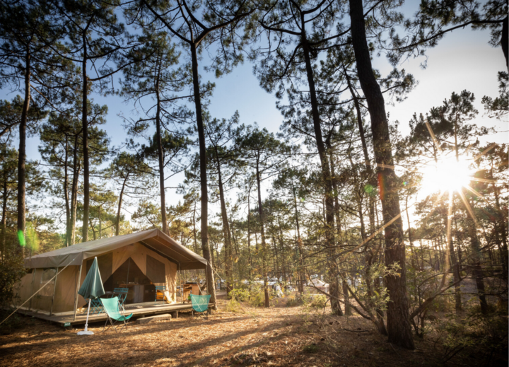 Buitenhof Reizen voor mensen met een verstandelijke beperking - Huttopia Lac de Carcans - glamping tent Buitenhof Reizen voor mensen met een verstandelijke beperking - Huttopia Lac de Carcans - glamping tent