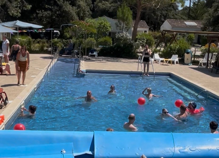 Buitenhof Reizen voor mensen met een verstandelijke beperking - 'L'Accolade - Zwembad Buitenhof Reizen voor mensen met een verstandelijke beperking - 'L'Accolade - Zwembad