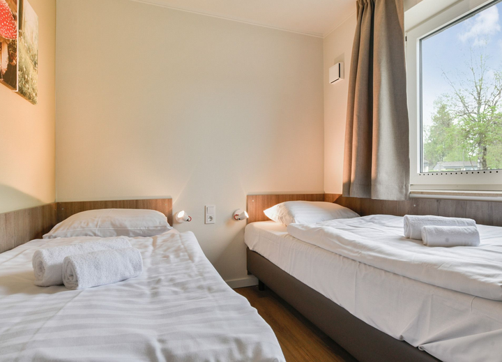 Buitenhof Reizen voor mensen met een verstandelijke beperking - Landal Warsberg - slaapkamer Buitenhof Reizen voor mensen met een verstandelijke beperking - Landal Warsberg - slaapkamer