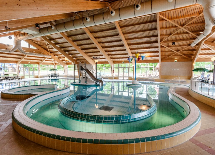 Buitenhof Reizen voor mensen met een verstandelijke beperking - Landal Warsberg - zwembad Buitenhof Reizen voor mensen met een verstandelijke beperking - Landal Warsberg - zwembad