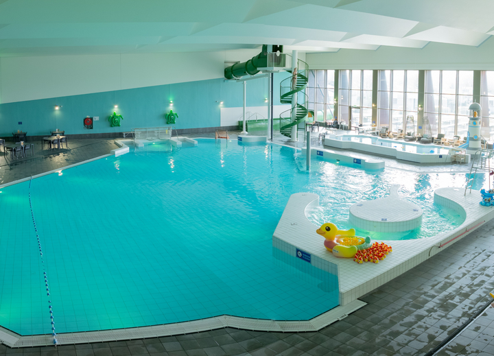 Buitenhof Reizen voor mensen met een verstandelijke beperking - Landal Ooghduyne - zwembad Buitenhof Reizen voor mensen met een verstandelijke beperking - Landal Ooghduyne - zwembad