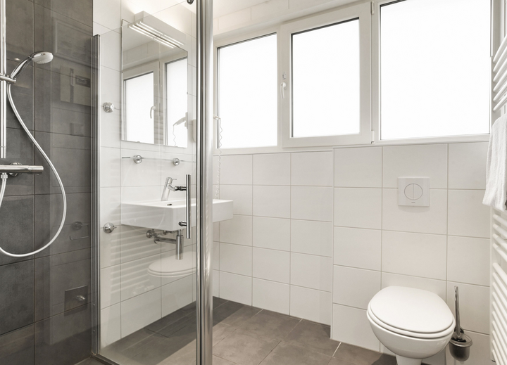 Buitenhof Reizen voor mensen met een verstandelijke beperking - Landal de Sluftervallei - badkamer