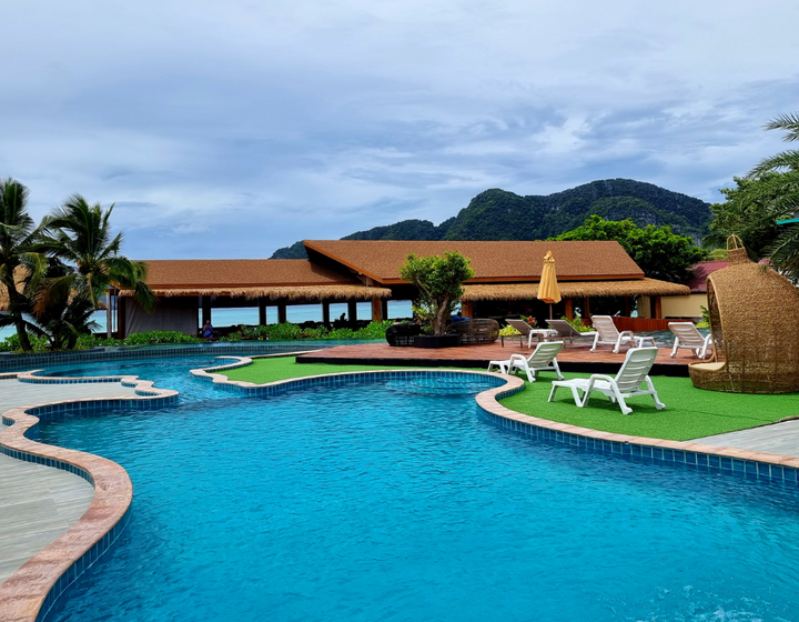 Buitenhof Reizen voor mensen met een verstandelijk beperking - Phi Phi Andaman Beach Resort Buitenhof Reizen voor mensen met een verstandelijk beperking - Phi Phi Andaman Beach Resort