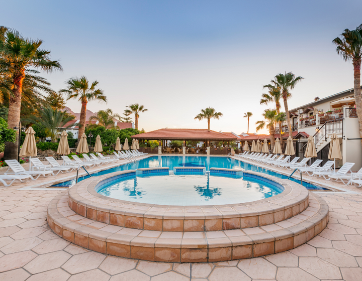 Buitenhof reizen voor mensen met een verstandelijke beperking - Almond Holiday Village - zwembad (2) Buitenhof reizen voor mensen met een verstandelijke beperking - Almond Holiday Village - zwembad (2)