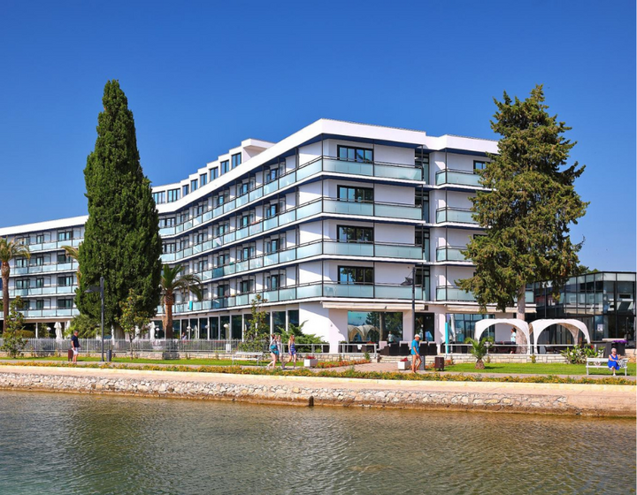 Buitenhof reizen voor mensen met een verstandelijke beperking - Iilrija Resort - buitenkant Buitenhof reizen voor mensen met een verstandelijke beperking - Iilrija Resort - buitenkant