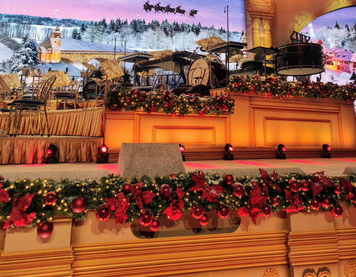 Buitenhof Reizen voor mensen met een verstandelijke beperking - André Rieu kerstconcert - stukje podium Buitenhof Reizen voor mensen met een verstandelijke beperking - André Rieu kerstconcert - stukje podium