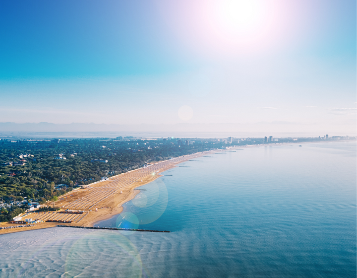 Buitenhof Reizen -Lignano riviera- begeleide groepsreizen voor mensen met een verstandelijke beperking- strand Buitenhof Reizen -Lignano riviera- begeleide groepsreizen voor mensen met een verstandelijke beperking- strand