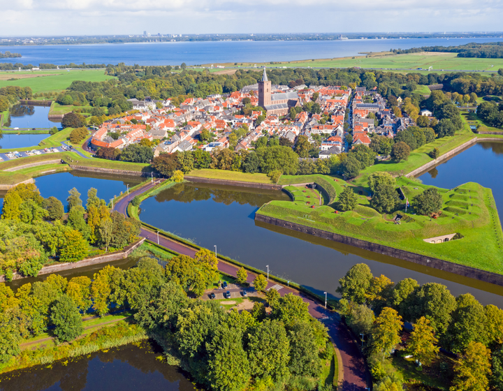 Buitenhof Reizen - Aviodrome, Militair museum en meer! - begeleide groepsreizen voor mensen met een verstandelijke beperking - vestigingsstad Naarden