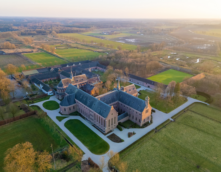 Buitenhof Reizen - Glow Eindhoven - begeleide groepsreizen voor mensen met een verstandelijke beperking - Achelse Kluis