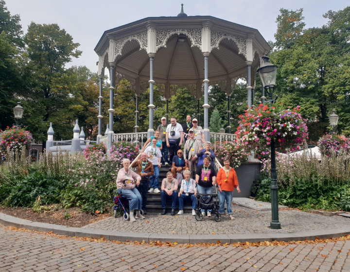 Buitenhof Reizen - Rondje Limburg - begeleide groepsreizen voor mensen met een verstandelijke beperking - groepsfoto
