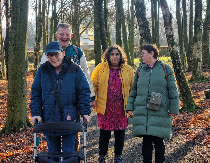 Buitenhof Reizen - Rondje Limburg - begeleide groepsreizen voor mensen met een verstandelijke beperking - Wandelende reizigers