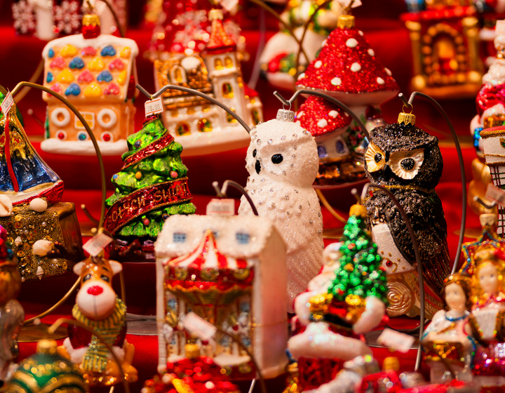 Buitenhof Reizen - De mooiste kerstshows van Intratuin - begeleide groepsreizen voor mensen met een verstandelijke beperking - kersthangers