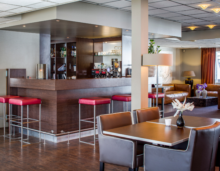 Buitenhof Reizen - Fletcher Hotel Boschoord - begeleide groepsreizen voor mensen met een verstandelijke beperking - bar